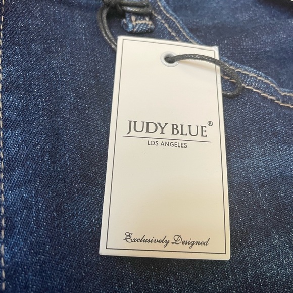 Judy Blue NWT High Waisted Raw Hem Cropped Straight Leg Jeans, Plus Size 18W - Picture 3 of 13